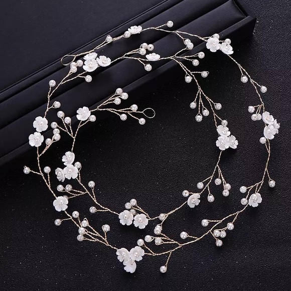 Delicate White Flower and Pearl Vine Headdress - Picture 12 of 15